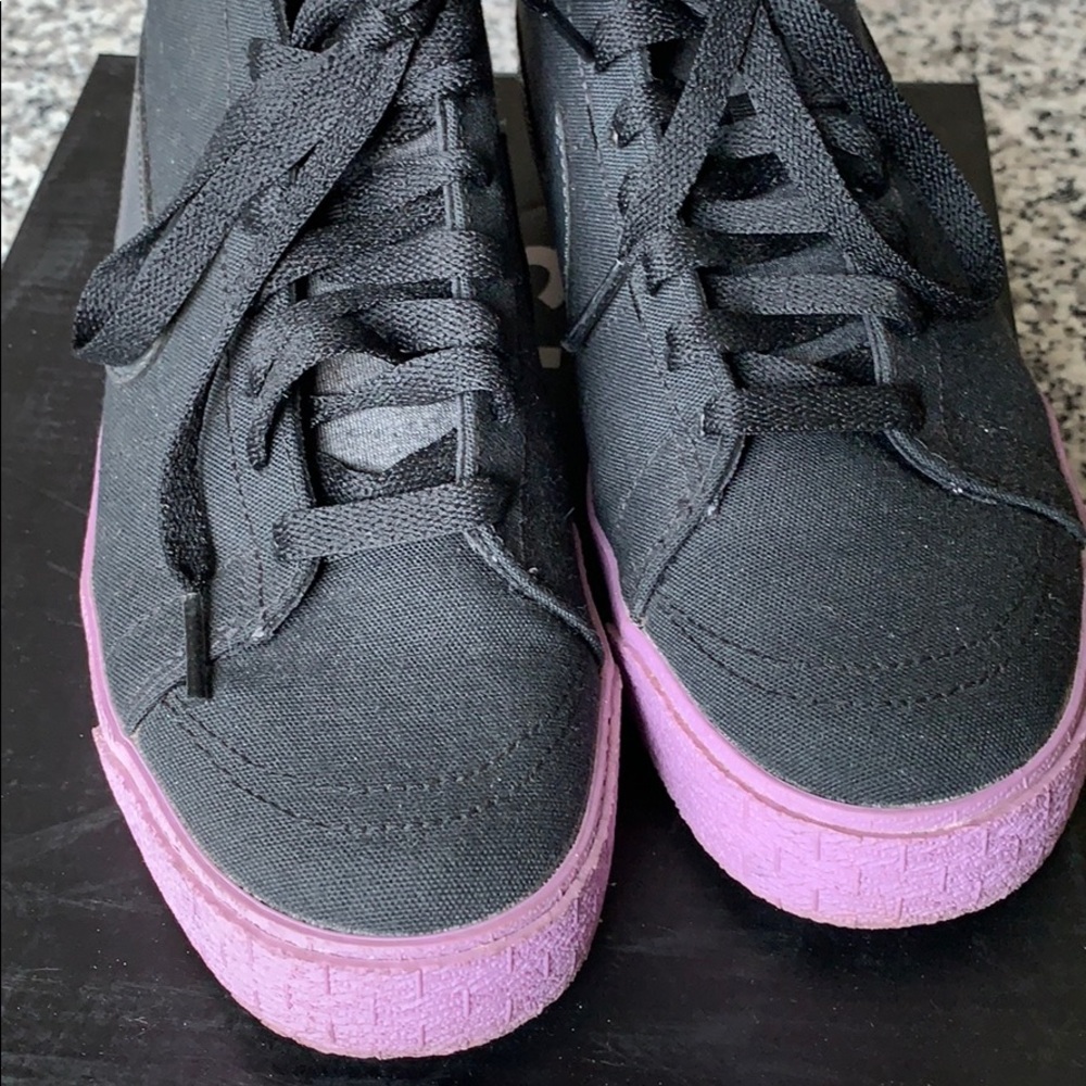 Shoes - Picture 2 of 5